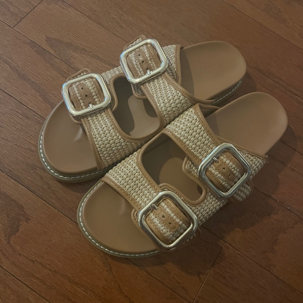 Universal Thread Sandals